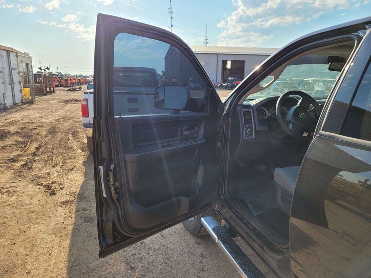 2016-ram-2500-tradesman-image-7