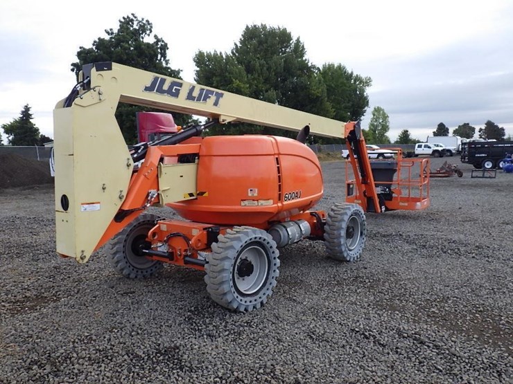 2017-jlg-600ajn-image-4