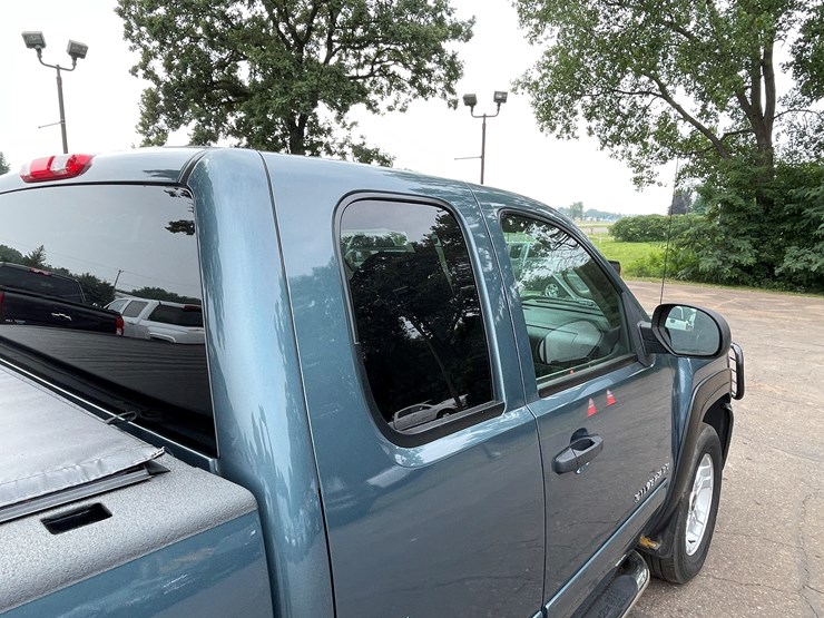 2011-chevrolet-silverado-1500-image-42