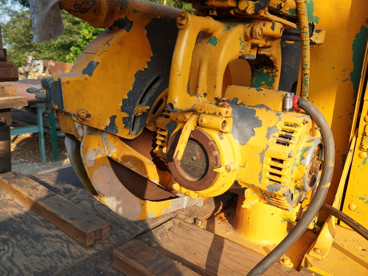 #173-•-dewalt-cut-off-saw-image-4