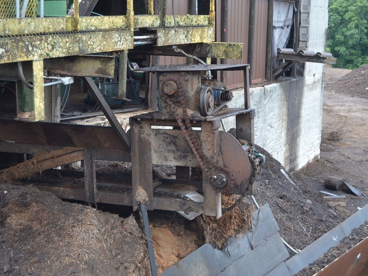 28"x42'-all-steel-waste-conveyor-w/-steel-drags-w/-drive-located-under-debarker-image-1