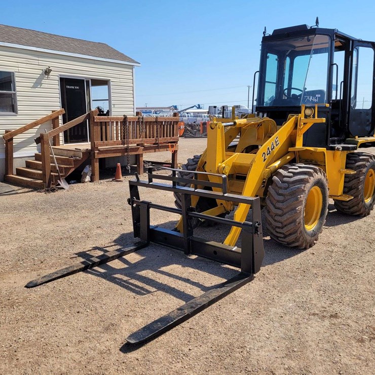 DEERE 244E