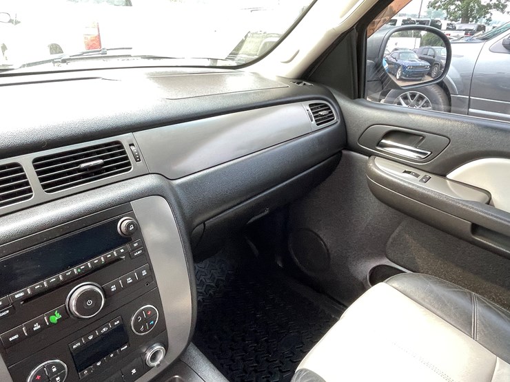 2008-chevrolet-suburban-image-59