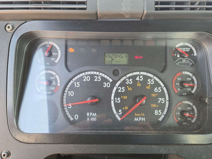 2014-freightliner-cascadia-125-image-15