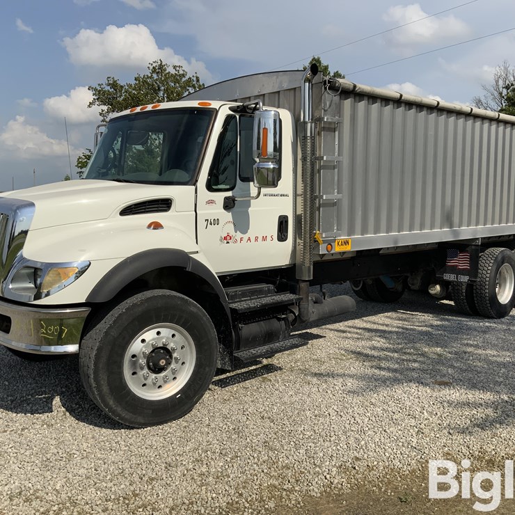 2007 INTERNATIONAL 7400