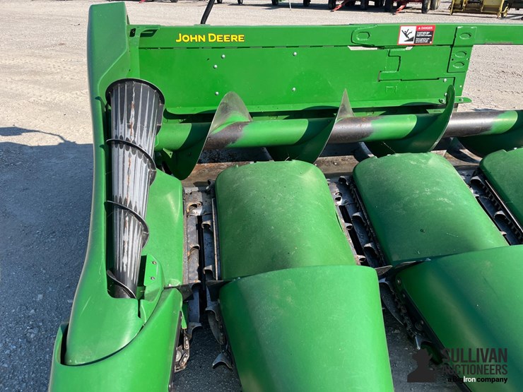2021-john-deere-c8r-image-14