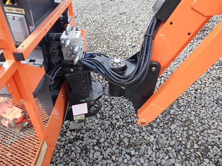 2017-jlg-600ajn-image-12