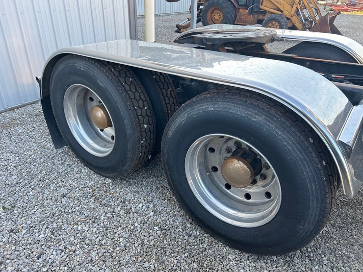1990-kenworth-t600-image-11