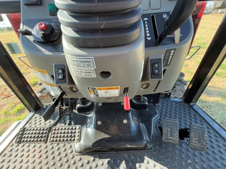 mahindra-2555-image-22
