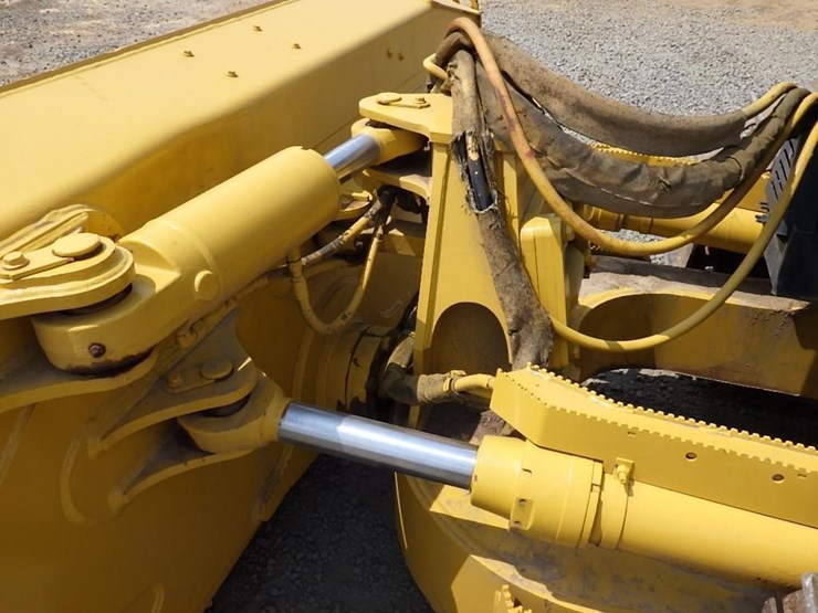 deere-750j-lt-image-13