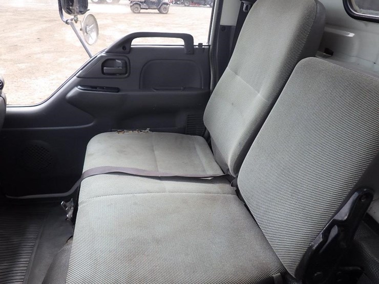 2005-isuzu-npr-image-27