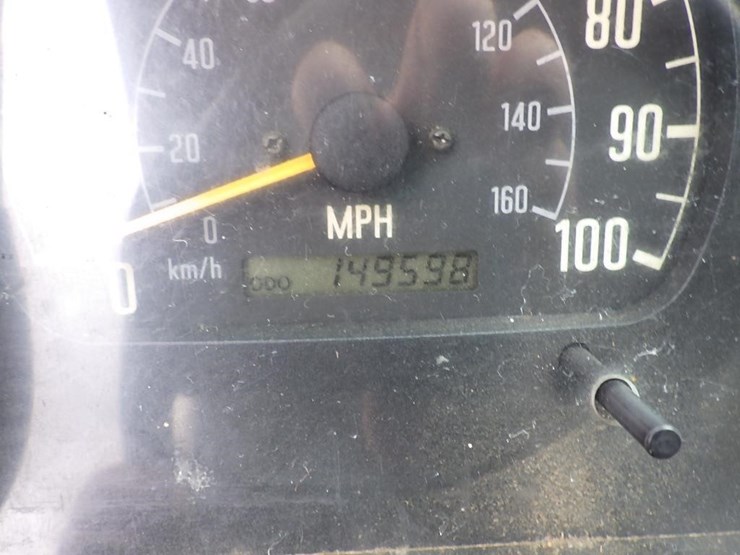 2005-isuzu-npr-image-23