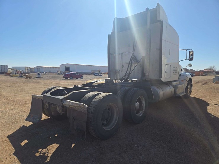 2013-peterbilt-386-image-3