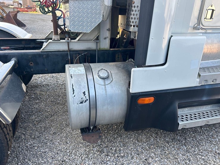 1990-kenworth-t600-image-9
