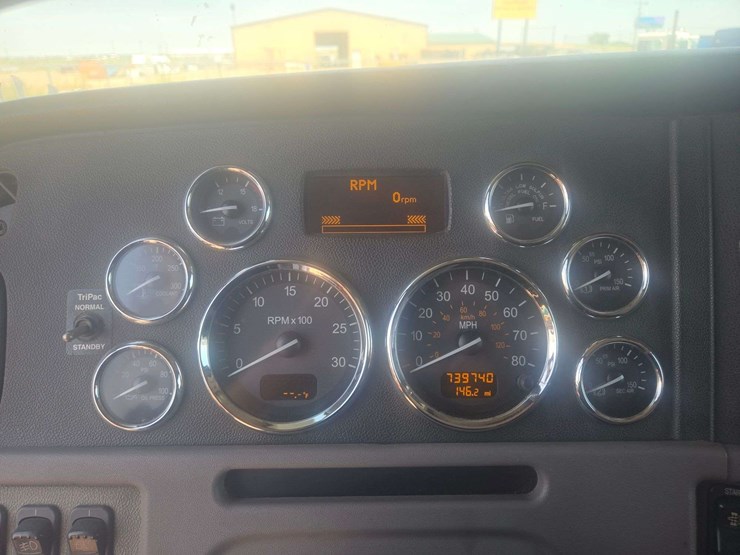 2013-peterbilt-384-image-20