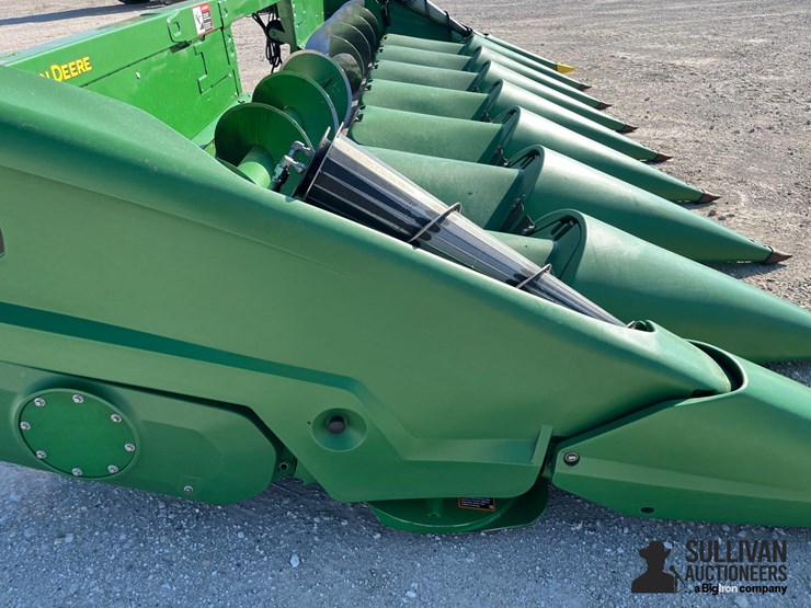 2021-john-deere-c8r-image-20