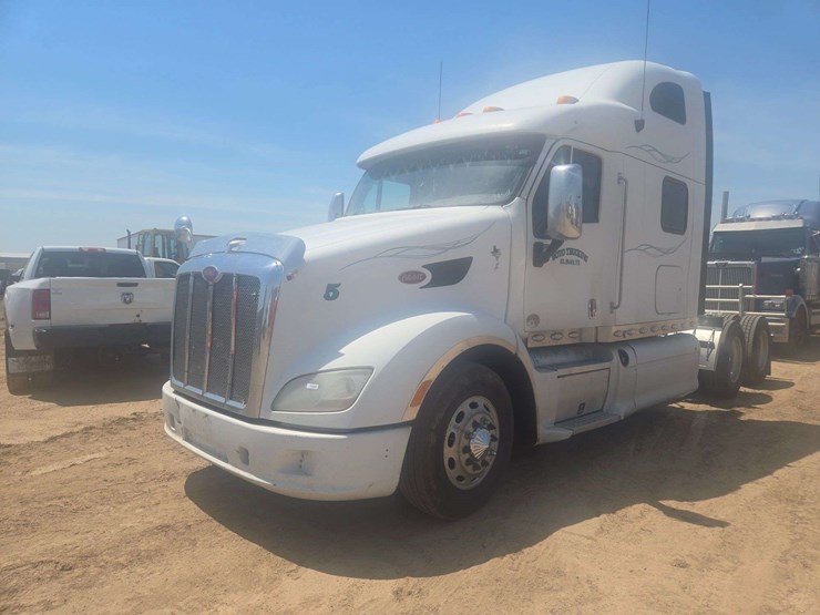 2013-peterbilt-587-image-1