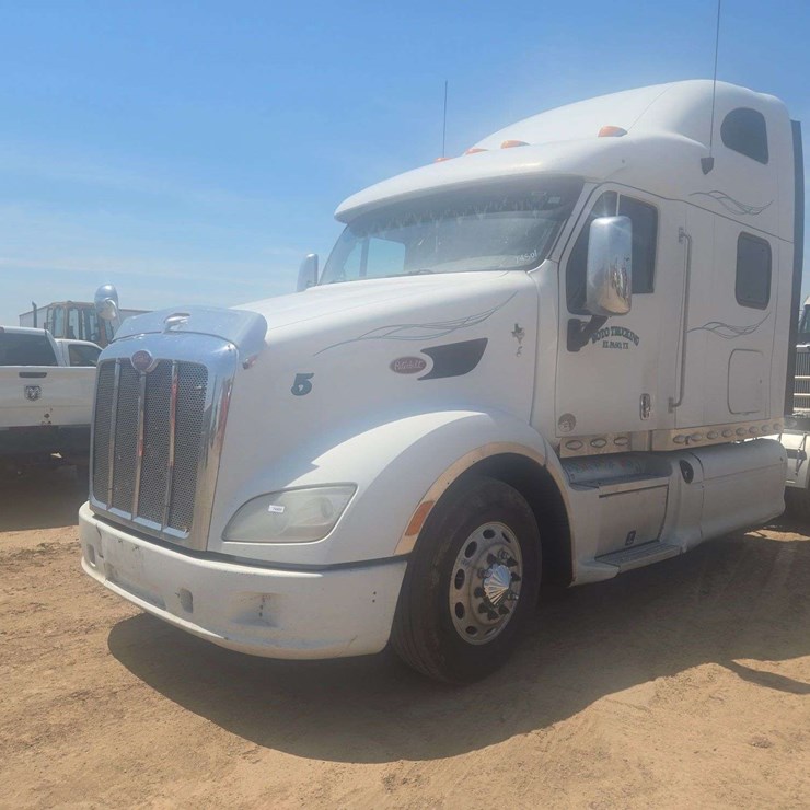 2013 PETERBILT 587