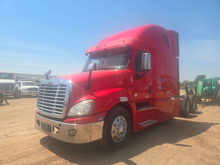 2014-freightliner-cascadia-125-image-1