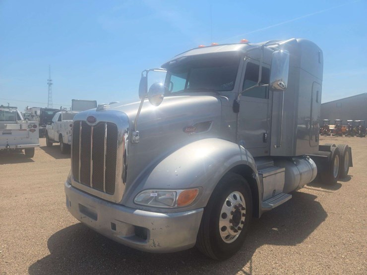 2013-peterbilt-384-image-1