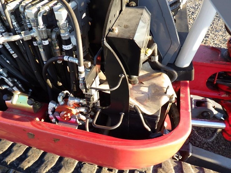 2019-takeuchi-tb230-image-19