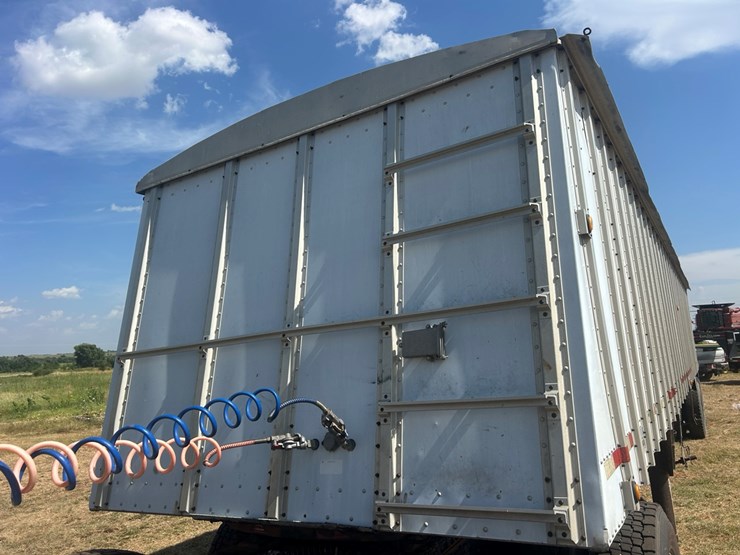 merritt-grain-trailer-image-14