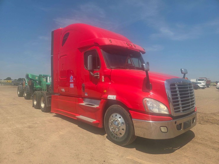2014-freightliner-cascadia-125-image-2