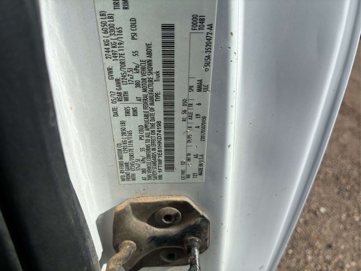 2017-ford-f150-xl-image-12