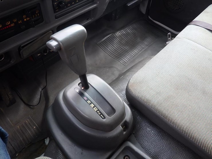 2005-isuzu-npr-image-24