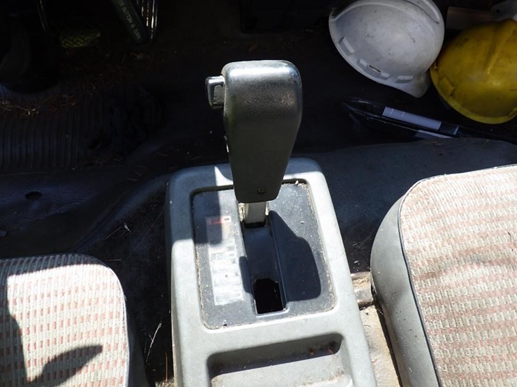 1990-isuzu-npr-image-23
