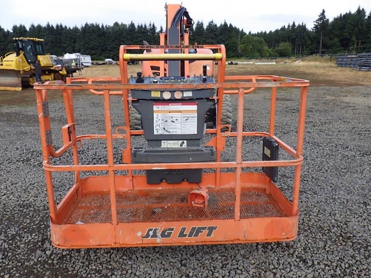 2017-jlg-600ajn-image-13