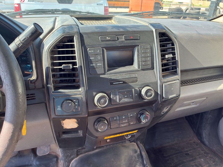 2017-ford-f150-xl-image-10