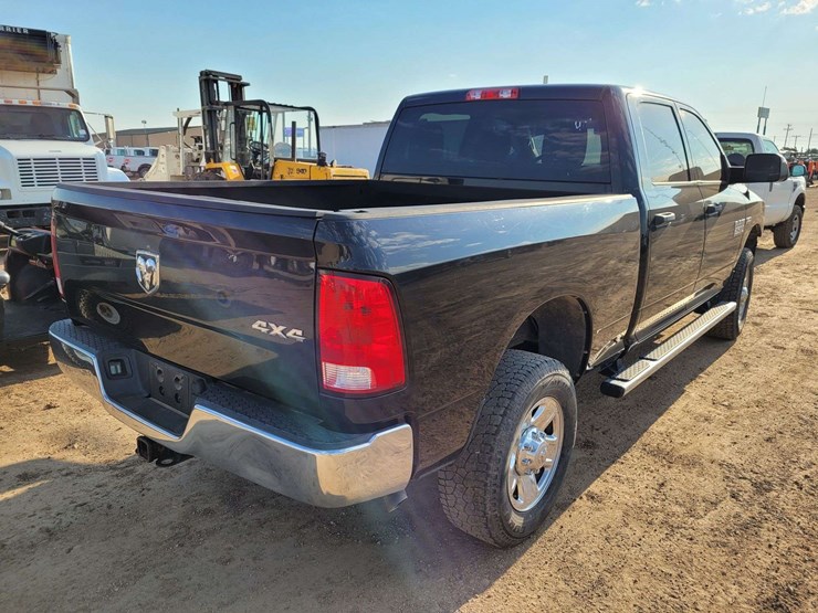 2016-ram-2500-tradesman-image-3