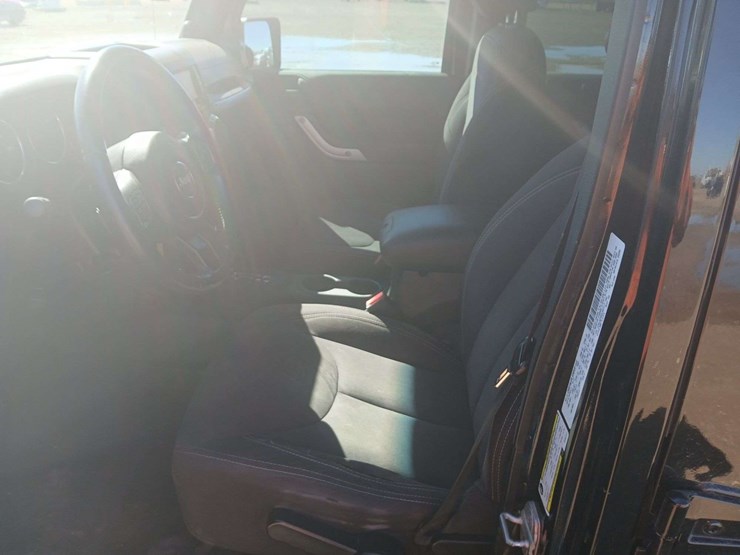 2013-jeep-wrangler-unlimited-rubicon-image-5