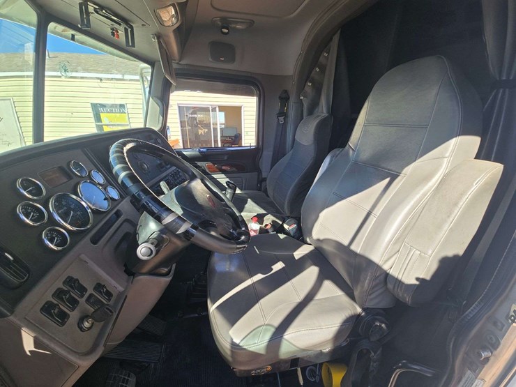 2013-peterbilt-386-image-14