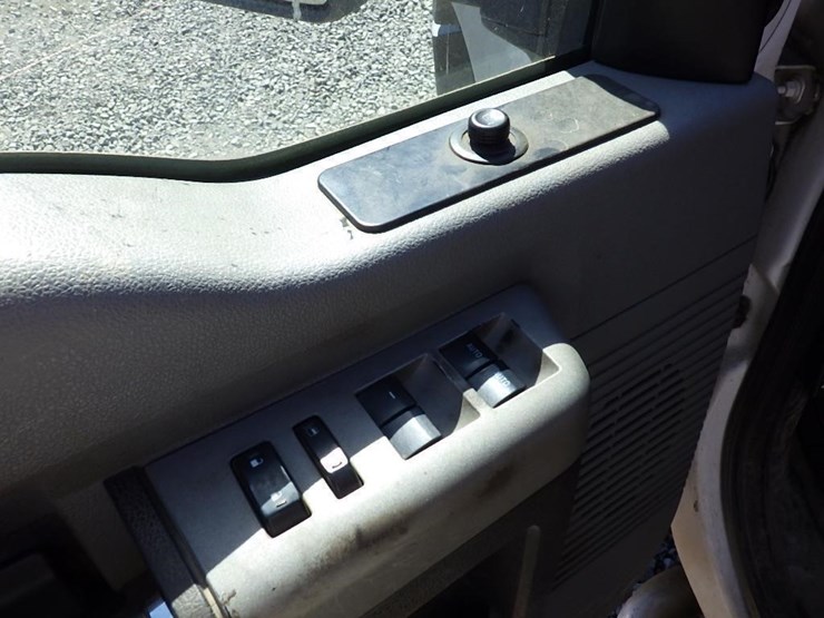2014-ford-f550-image-23