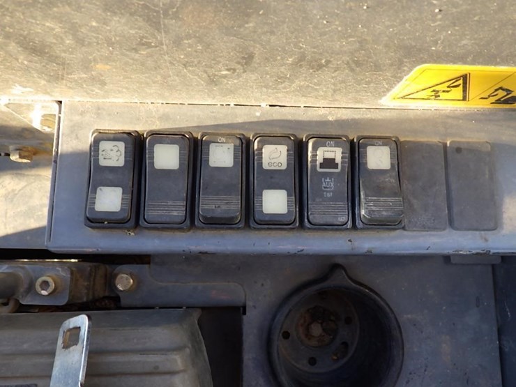 2019-takeuchi-tb260-image-29