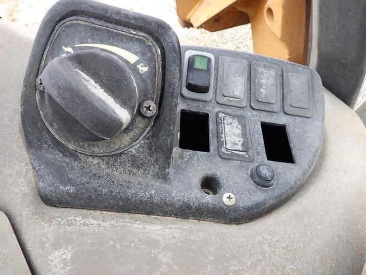 2012-case-580n-image-39