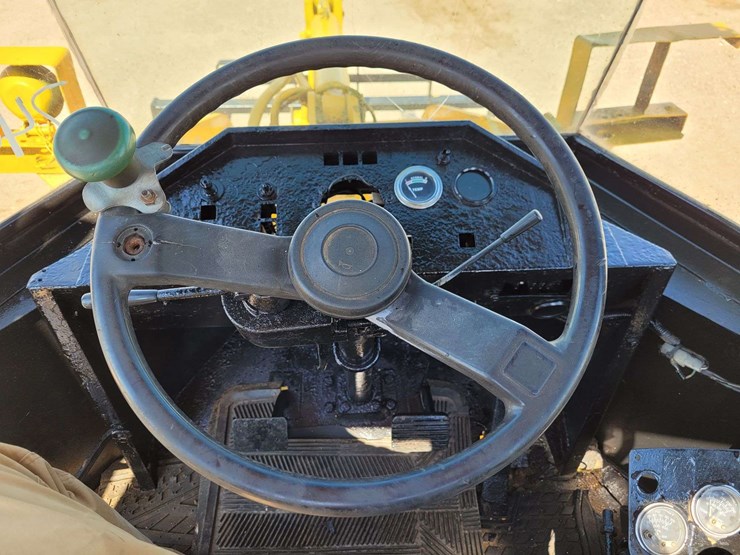 deere-244e-image-12