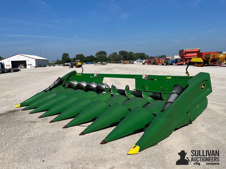2021-john-deere-c8r-image-1