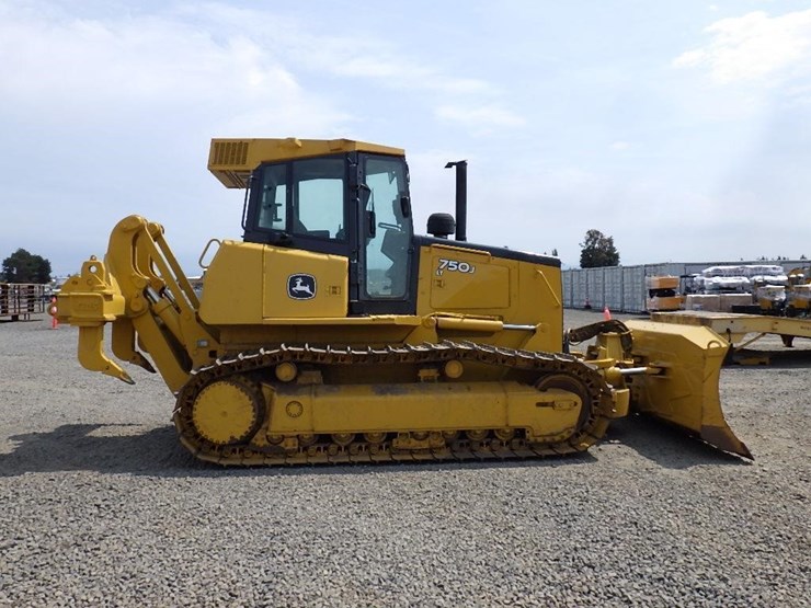 deere-750j-lt-image-3