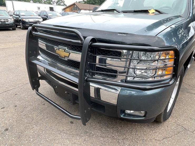 2011-chevrolet-silverado-1500-image-10