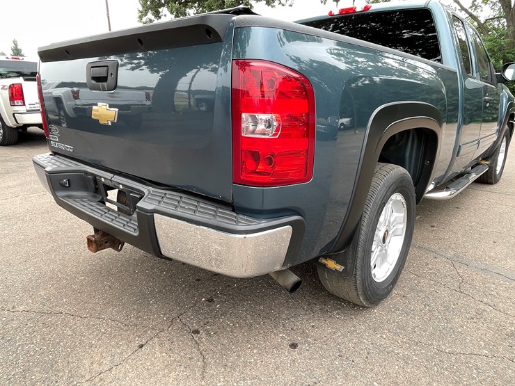 2011-chevrolet-silverado-1500-image-38