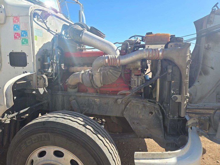 2013-peterbilt-386-image-24