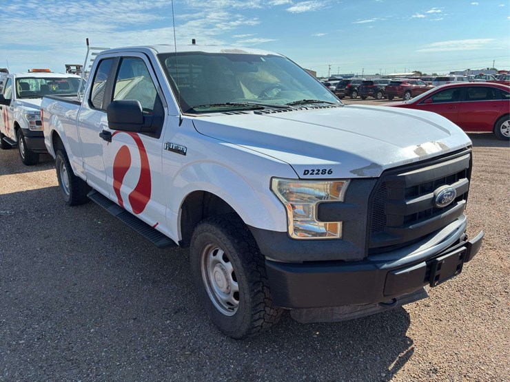 2015-ford-f150-lariat-image-2