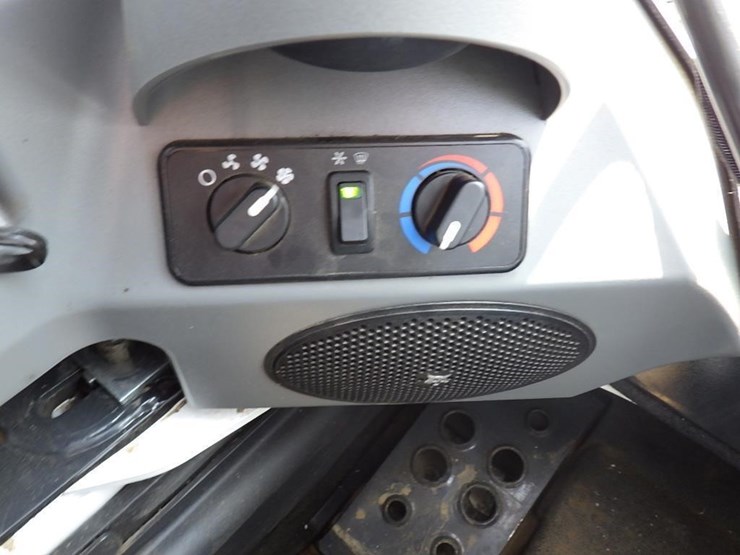 2022-bobcat-t770-image-30