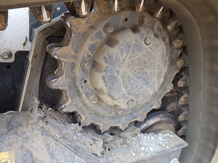 2022-bobcat-t770-image-36