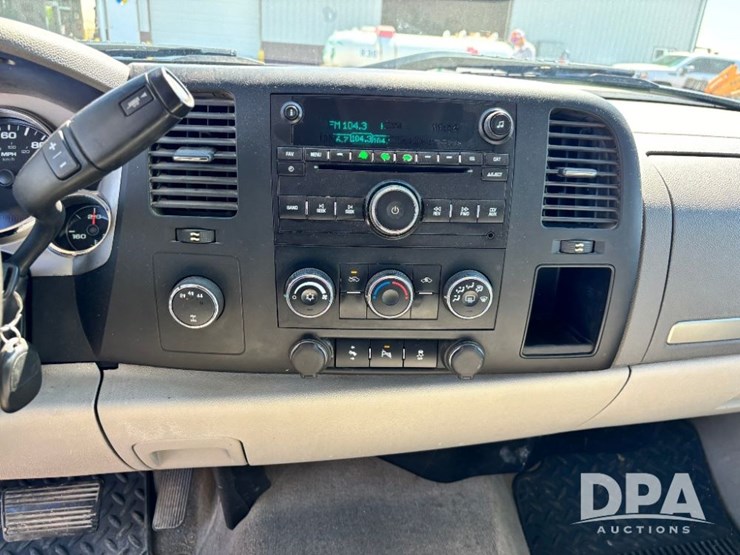 2013-chevrolet-silverado-2500-lt-image-75