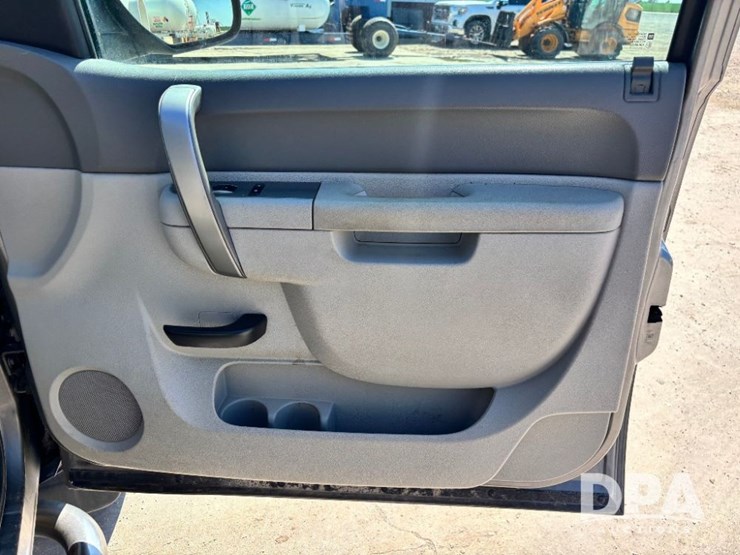 2013-chevrolet-silverado-2500-lt-image-60
