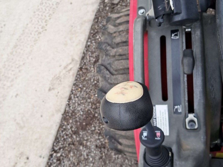 2022-mahindra-max25xlh-4wd-tractor-image-15
